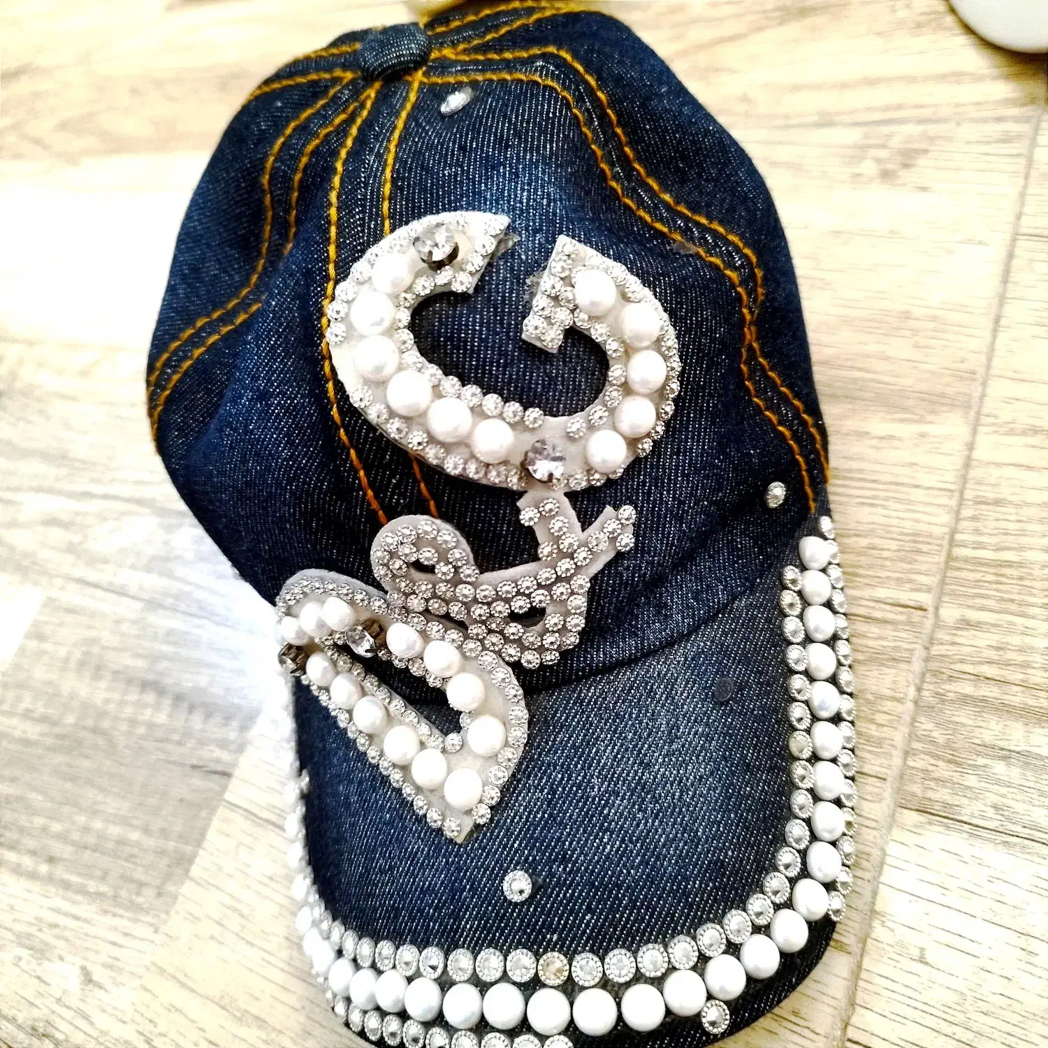 کلاه نو لی|لباس|ارومیه, |دیوار