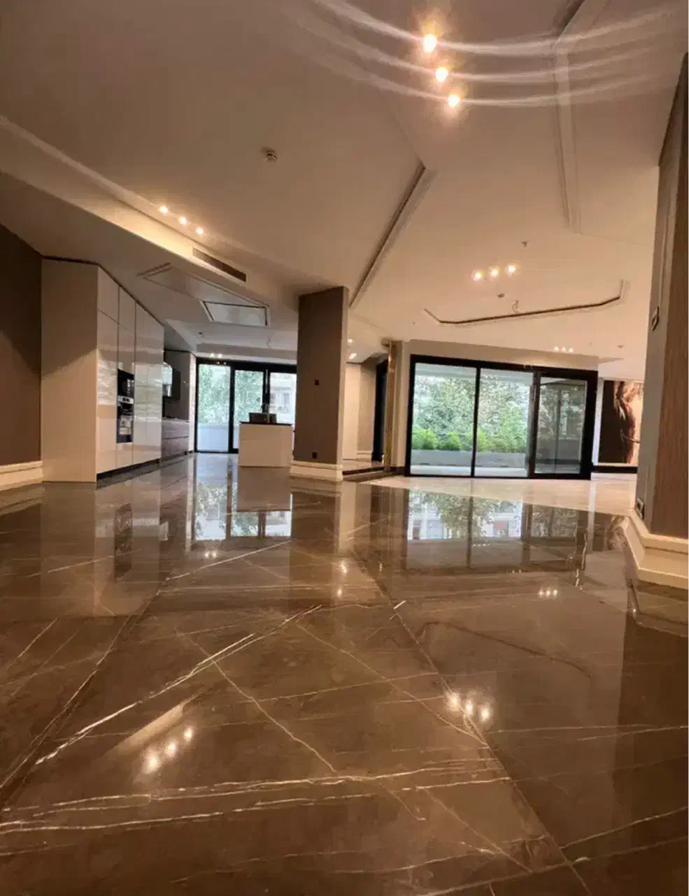 ۹۵ متر فول نوساز بدون مشابه تاپ لوکیشن