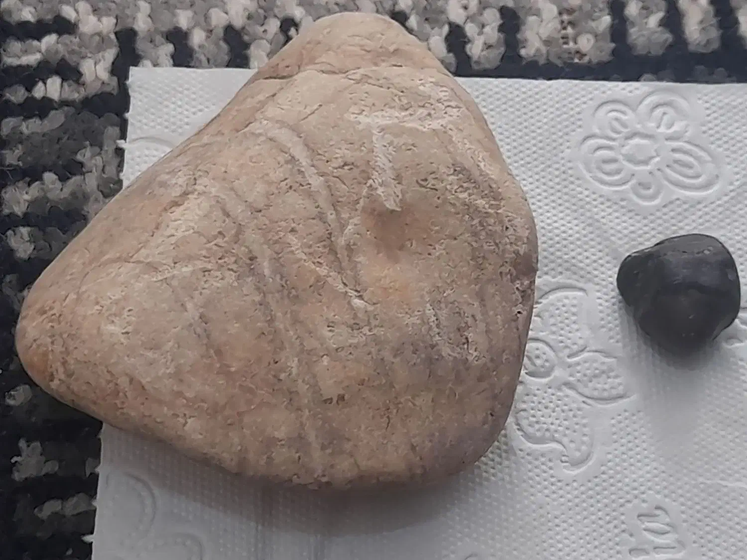 چند تا سنگ قدیمی ارزش دار|کلکسیون اشیاء عتیقه|ازنا, |دیوار