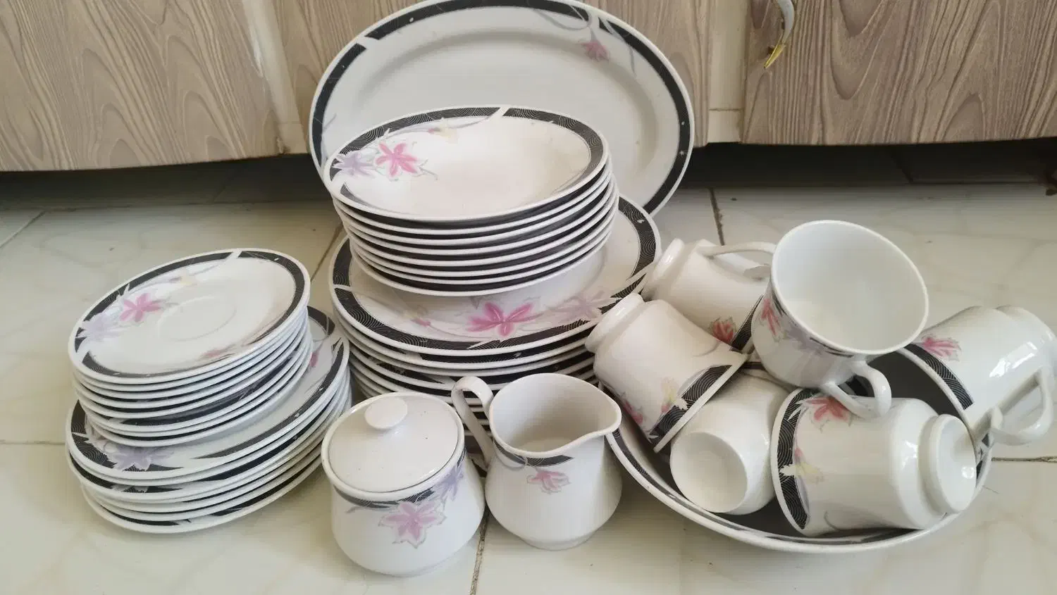 سرویس چینی|ظروف سرو و پذیرایی|کاشمر, |دیوار