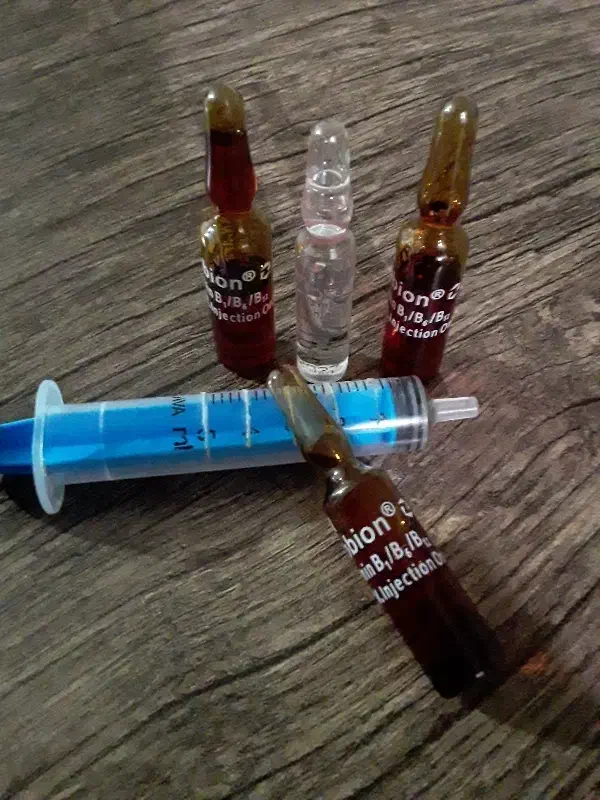 تزریقات و پانسمان در منزل|خدمات آرایشگری و زیبایی|قزوین, |دیوار