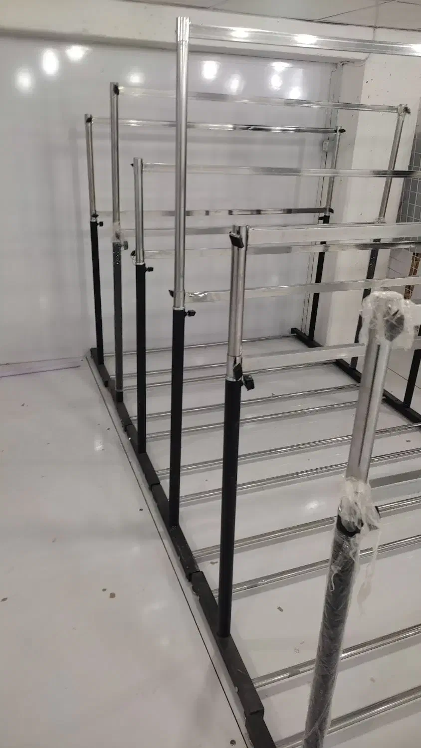 مانکن و رگال چوب لباسی درحد نو|فروشگاه و مغازه|بستک, |دیوار