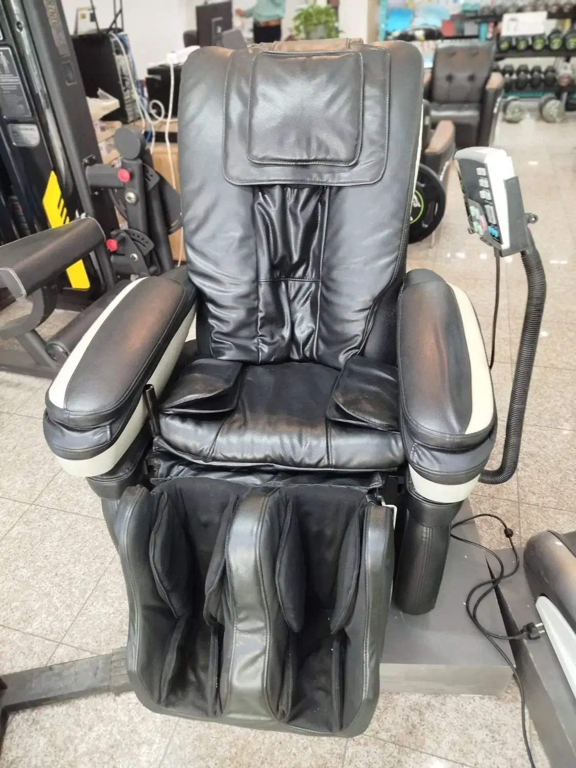 صندلی ماساژور قدیمی سالم  فروش نقدی|تجهیزات ورزشی|مشهد, سعد آباد|دیوار