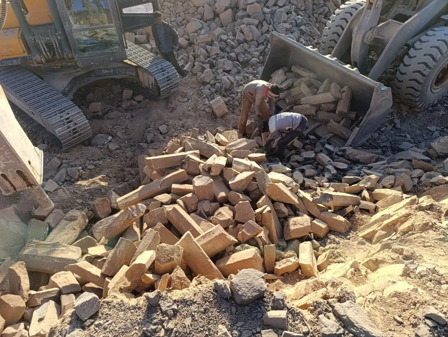 سنگ بازالت و سنگ لاشه . درخواست کامیون|مصالح و تجهیزات ساختمان|سربیشه, |دیوار