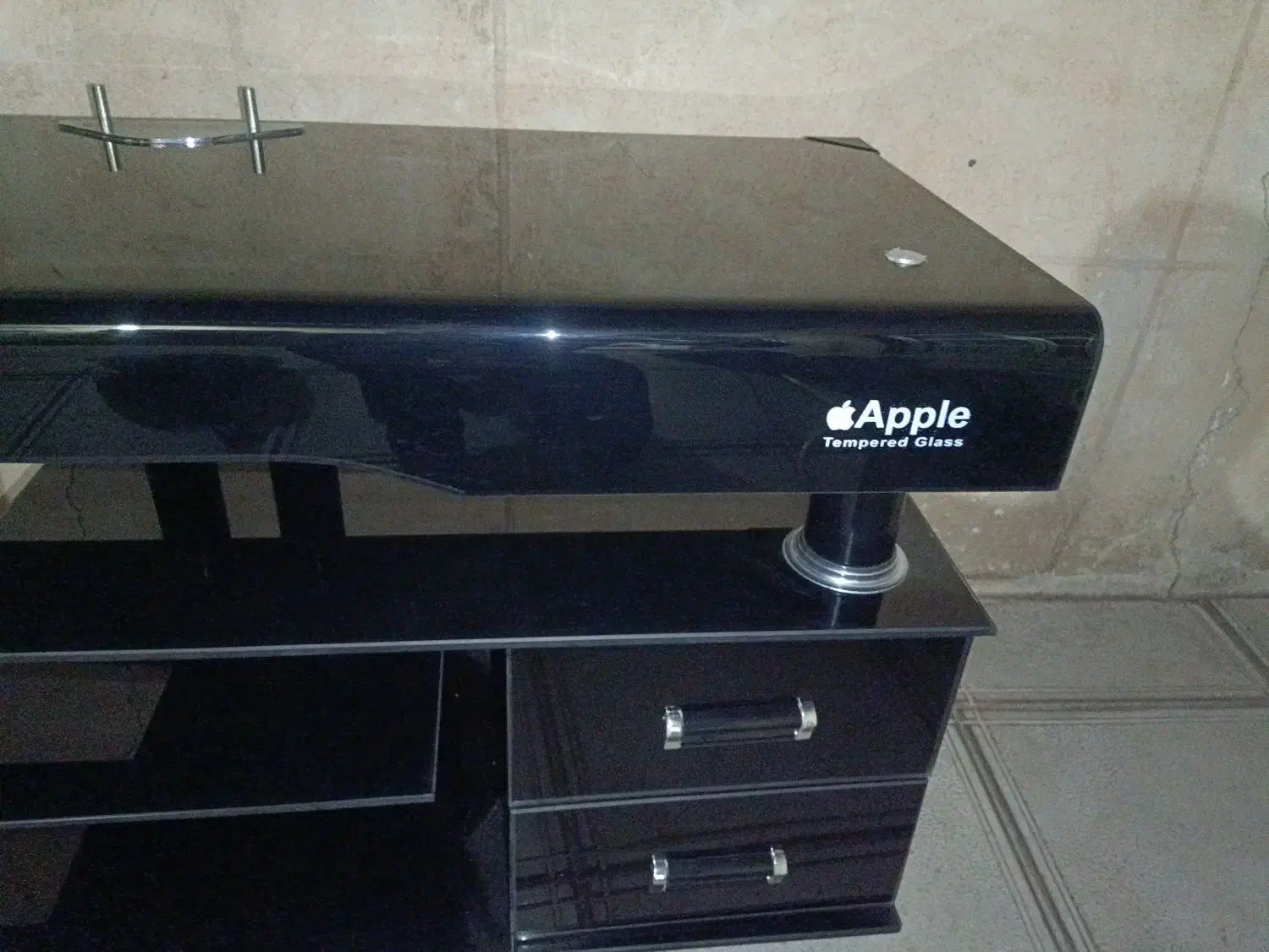 زیر تلویزیون شیشه ای  اپل در حد نو بدون خط وخش|میز تلویزیون|صحنه, |دیوار