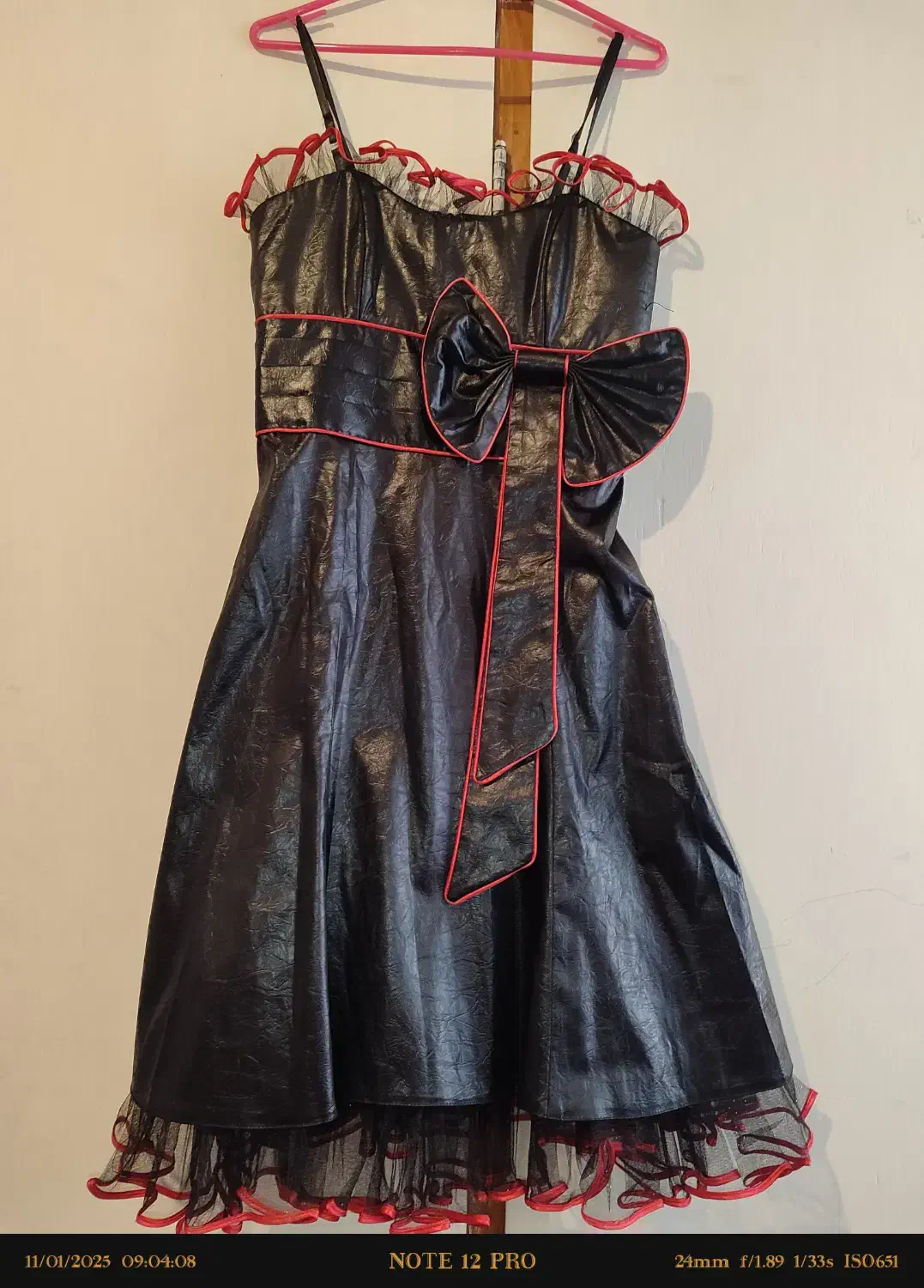 پیراهن مجلسی|لباس|خرم‌آباد (تنکابن), |دیوار