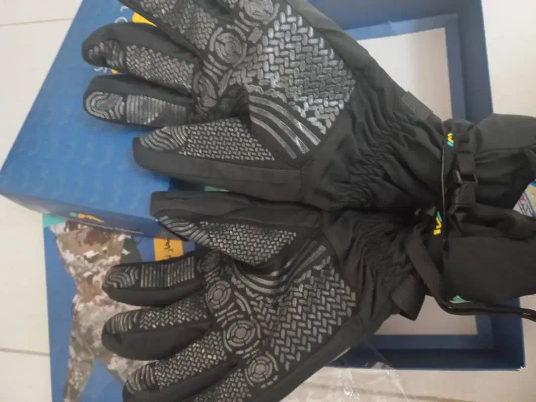 دستکش برند ایمن ماندگار،مناطق سردسیری،موتور..|لباس|تهران, اکباتان|دیوار