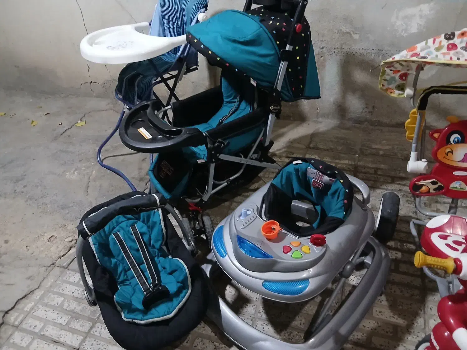 فروش سه چرخه وکریروصندلی غذا وروروک|کالسکه و لوازم جانبی|ملایر, |دیوار