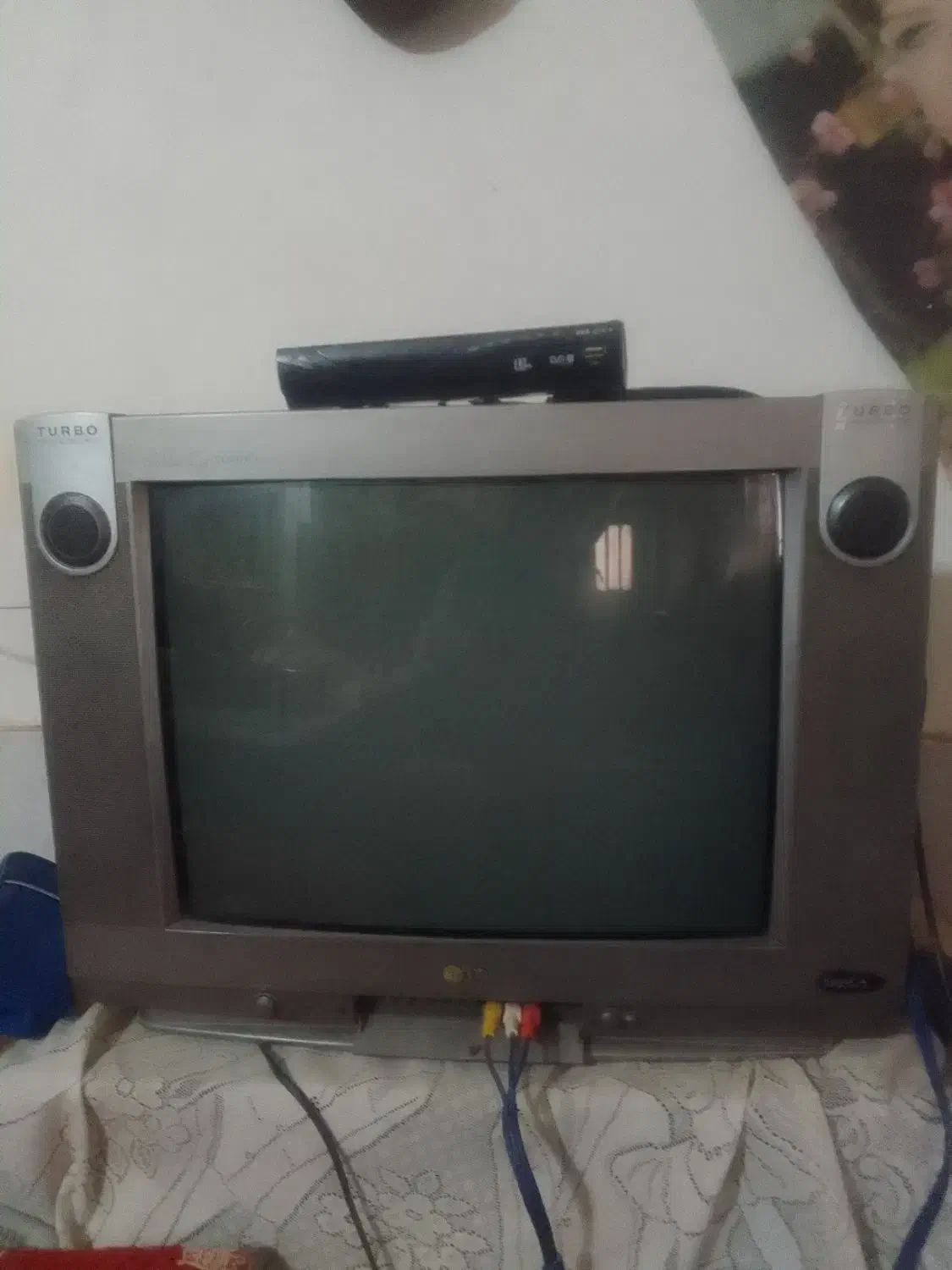 یکعدد تلویزیون ۲۱ LGویکعدد دستگاه دیجیتال|تلویزیون و پروژکتور|فرمهین, |دیوار