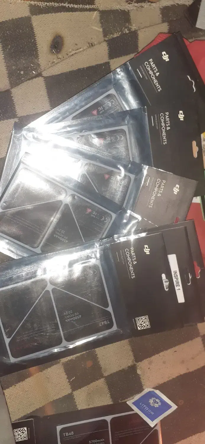 تعدادی گلس زدزربه و ایق باتری لیتیومی و قاب ا|لوازم جانبی موبایل و تبلت|اصفهان, بهارانچی|دیوار