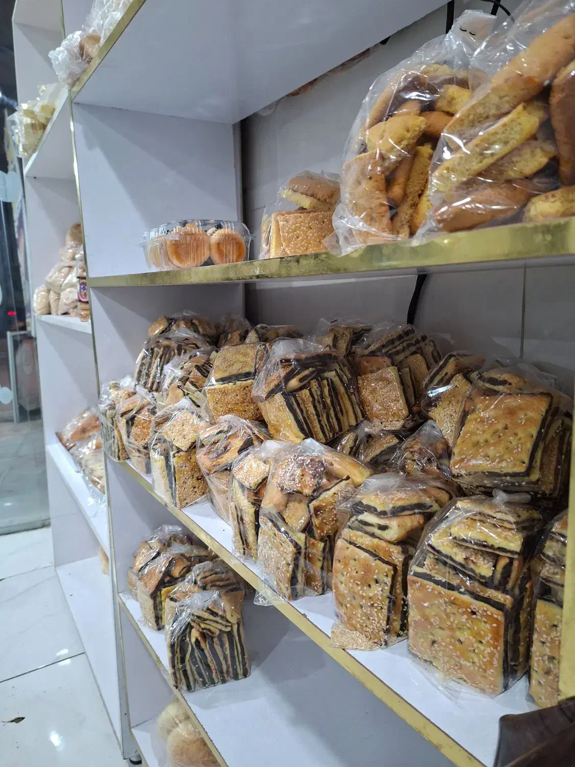 نیازمند دو همکار خانم .اهل کار زرنگ|استخدام خدمات فروشگاه و رستوران|ایذه, |دیوار