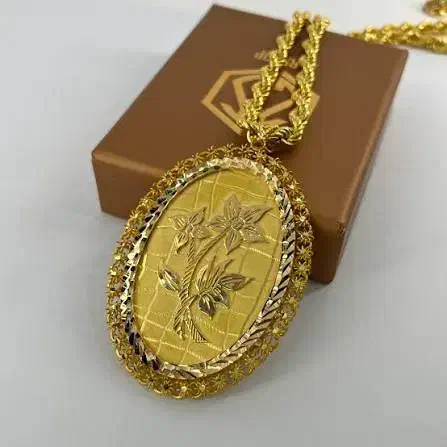 یک قطعه پلاک‌ طلا پیدا کرم|اشیا|قم, چهل درخت‎|دیوار