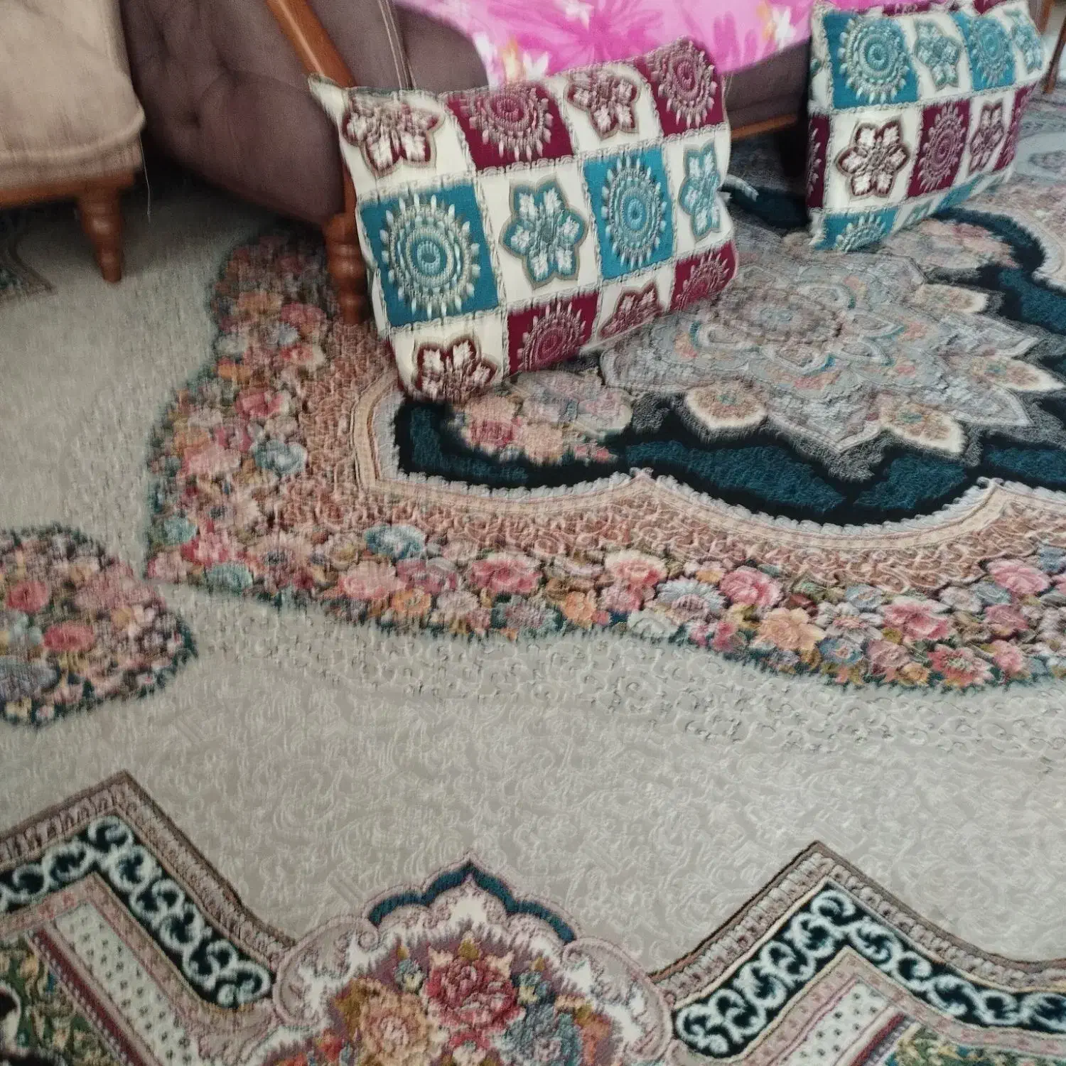 یک جفت پشتی|پشتی|داراب, |دیوار