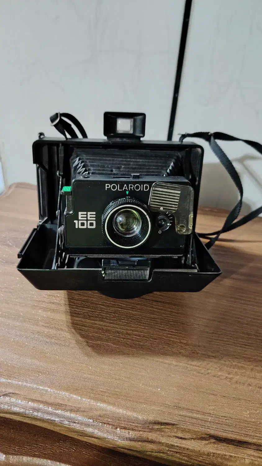 دوربین کلکسیونی|کلکسیون اشیاء عتیقه|اصفهان, باغ زرشک|دیوار