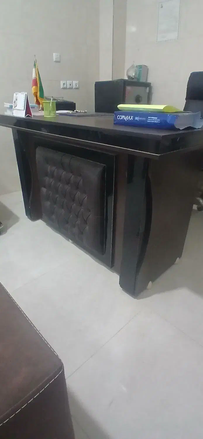 میز مدیریت و صندلی انتظار|دفتر کار|شاهینشهر, شهرک میلاد|دیوار
