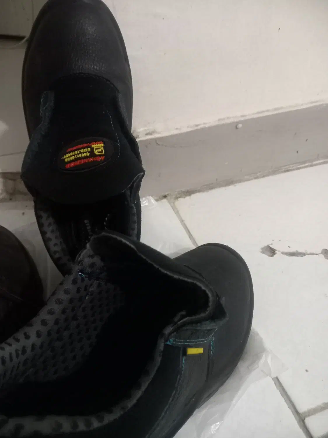 کفش ایمنی نو و کارکرده|کیف، کفش، کمربند|باغستان, |دیوار