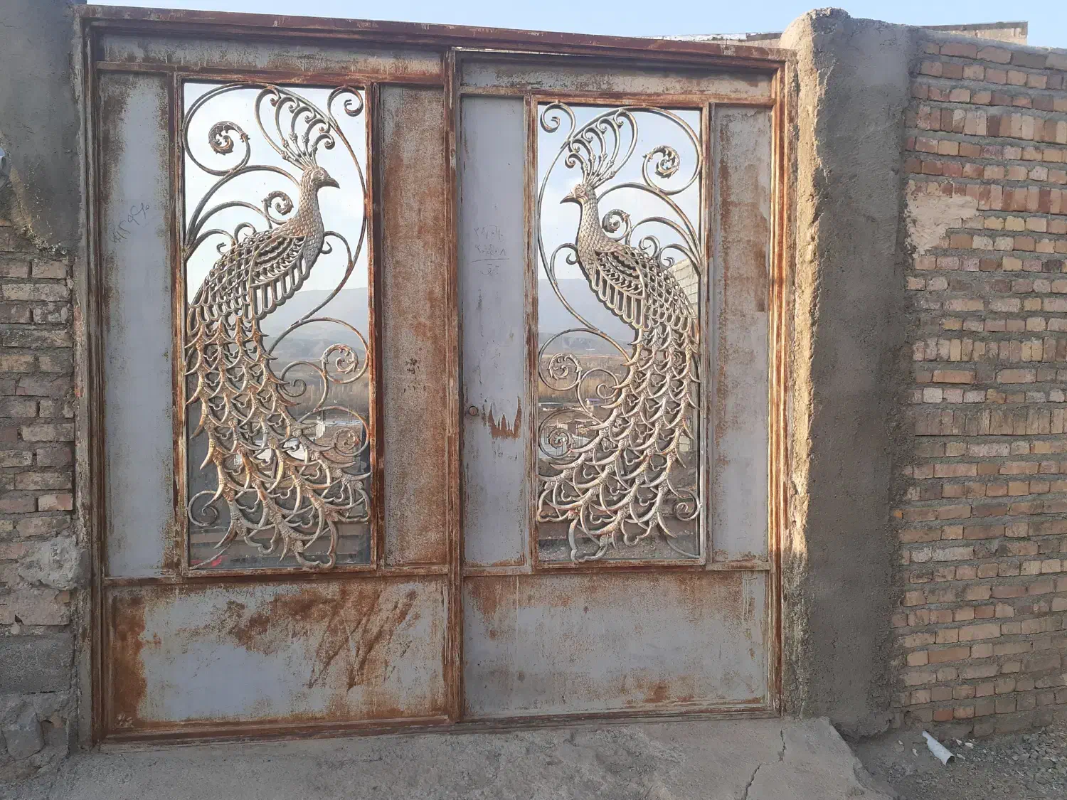 ۲عدد در حیاط آهنی به فروش می رسد|مصالح و تجهیزات ساختمان|اهر, |دیوار