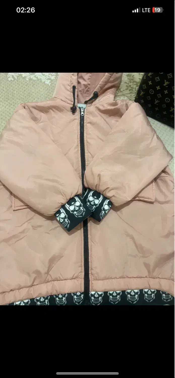 کاپشن|لباس|محمدشهر, محمدشهر|دیوار