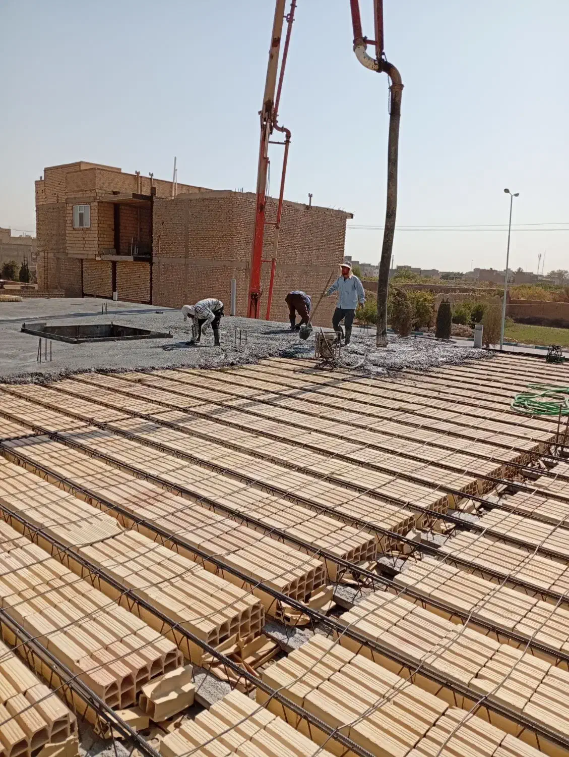 مجری تخصصی اسکلت بتنی تیرچه مستقیم از کارگاه|خدمات پیشه و مهارت|اشکذر, |دیوار