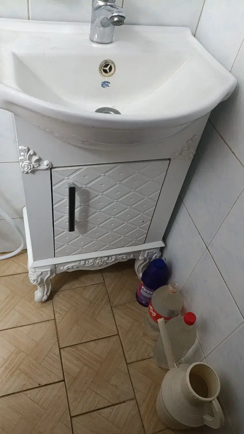 روشویی همراه شیرحمام وشیرتوالت وقتی پرده|لوازم سرویس بهداشتی|باقرشهر, |دیوار