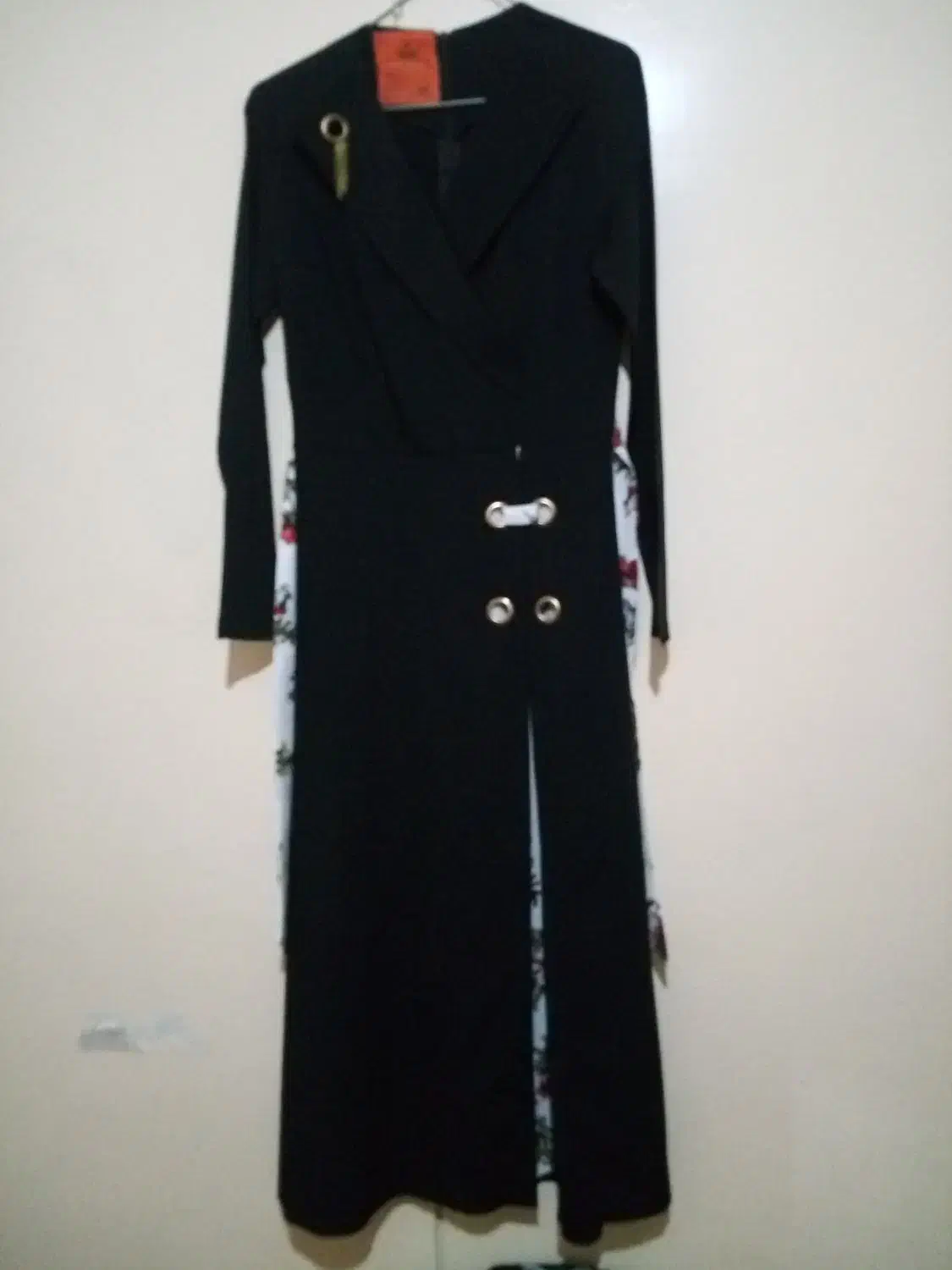 تعداد زیادی مانتو|لباس|فولادشهر, B6|دیوار