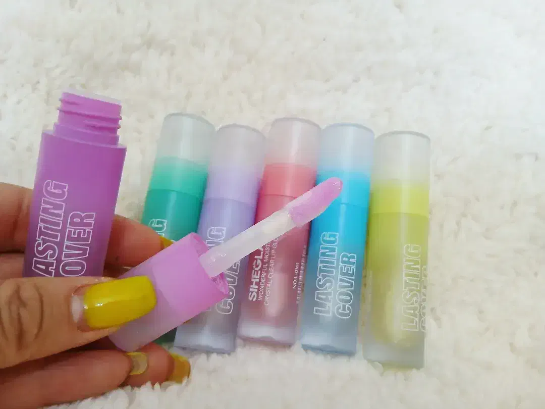 انواع لوازم ارایشی و مراقبت از پوست با تنوع بالا|خدمات آرایشگری و زیبایی|دهق, |دیوار