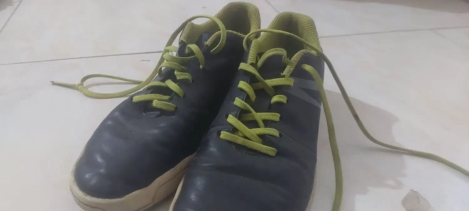 کفش ورزشی سالن|کیف، کفش، کمربند|دماوند, گیلاوند|دیوار