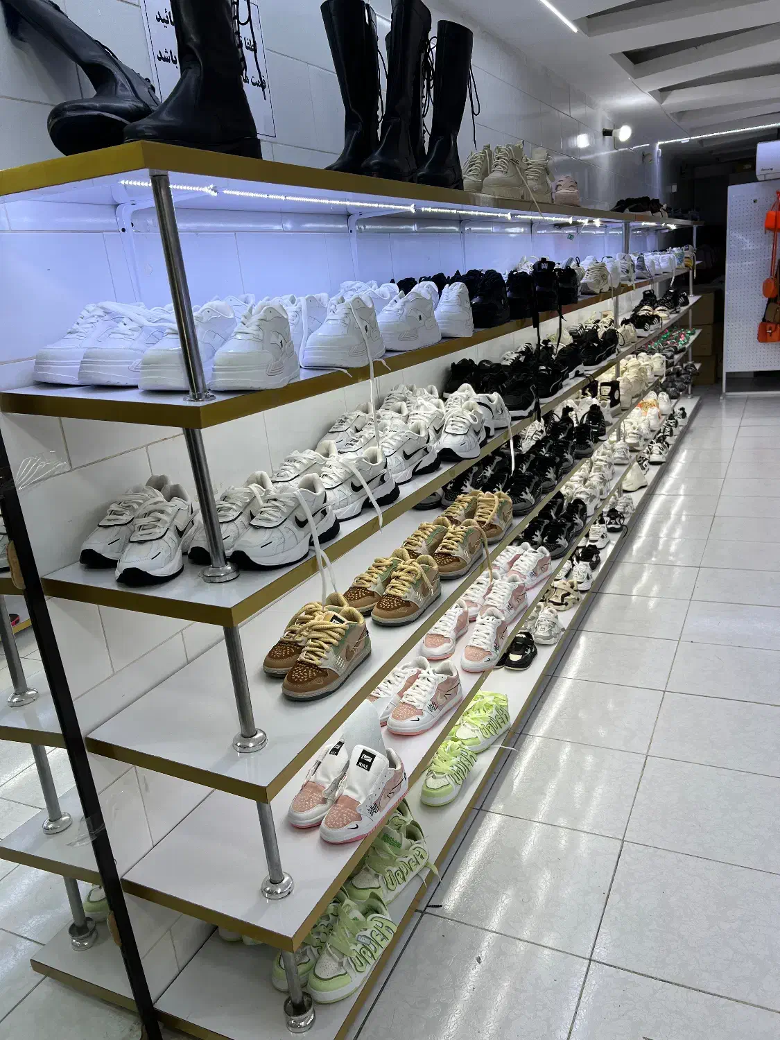 طبقه مغازه دکور کفش کیف لوازم آرایشی و تعدادی کفش|فروشگاه و مغازه|مرودشت, بیست متری بیمارستان|دیوار