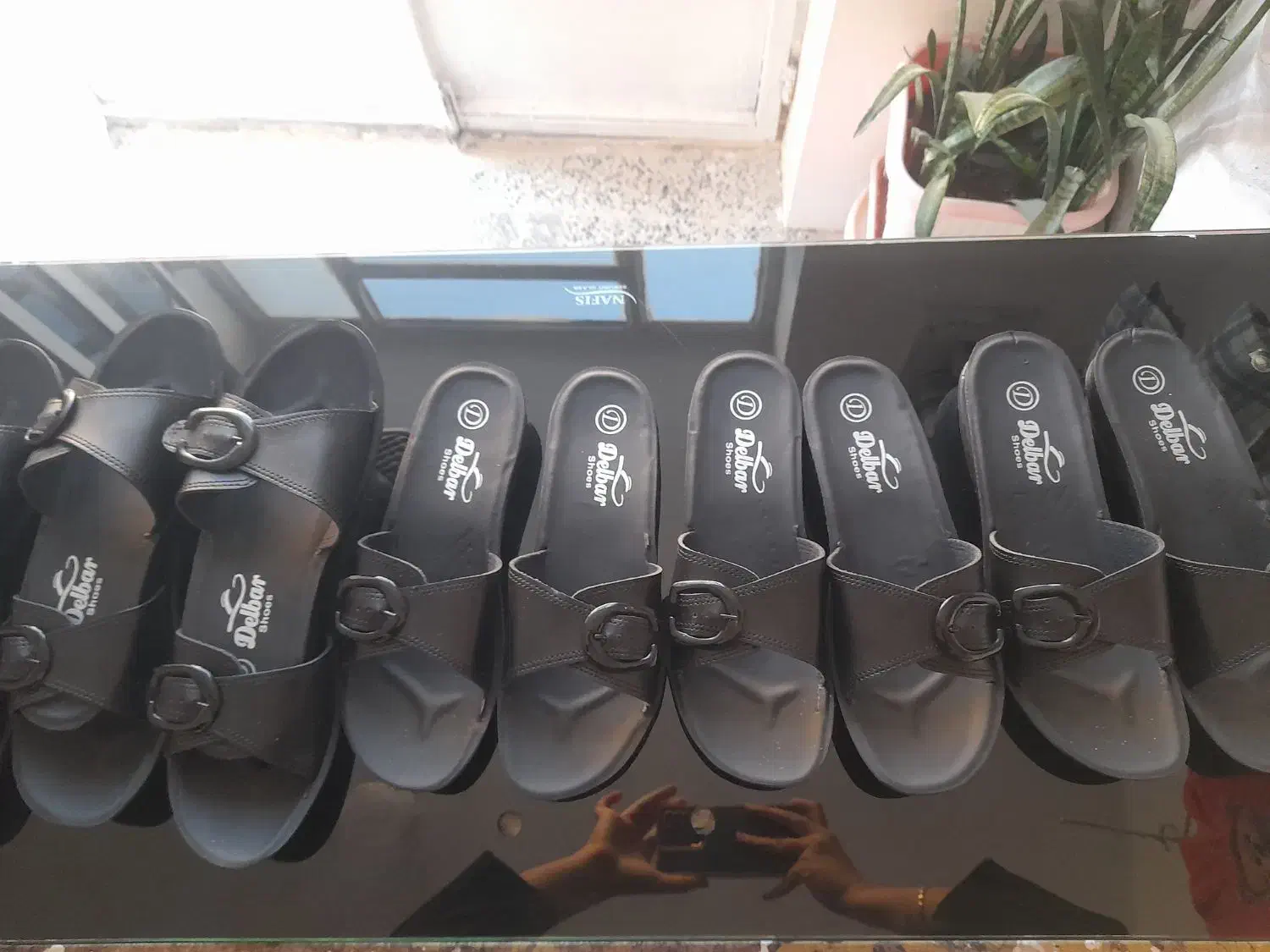 دمپایی|کیف، کفش، کمربند|دورود, |دیوار