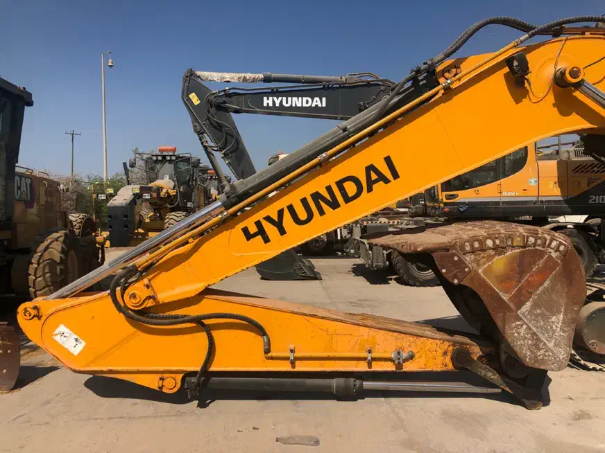 بیل مکانیکی هیوندا ۲۲۰ مدل ۲۰۱۸ اقساطی قشم|ماشین‌آلات صنعتی|قشم, |دیوار