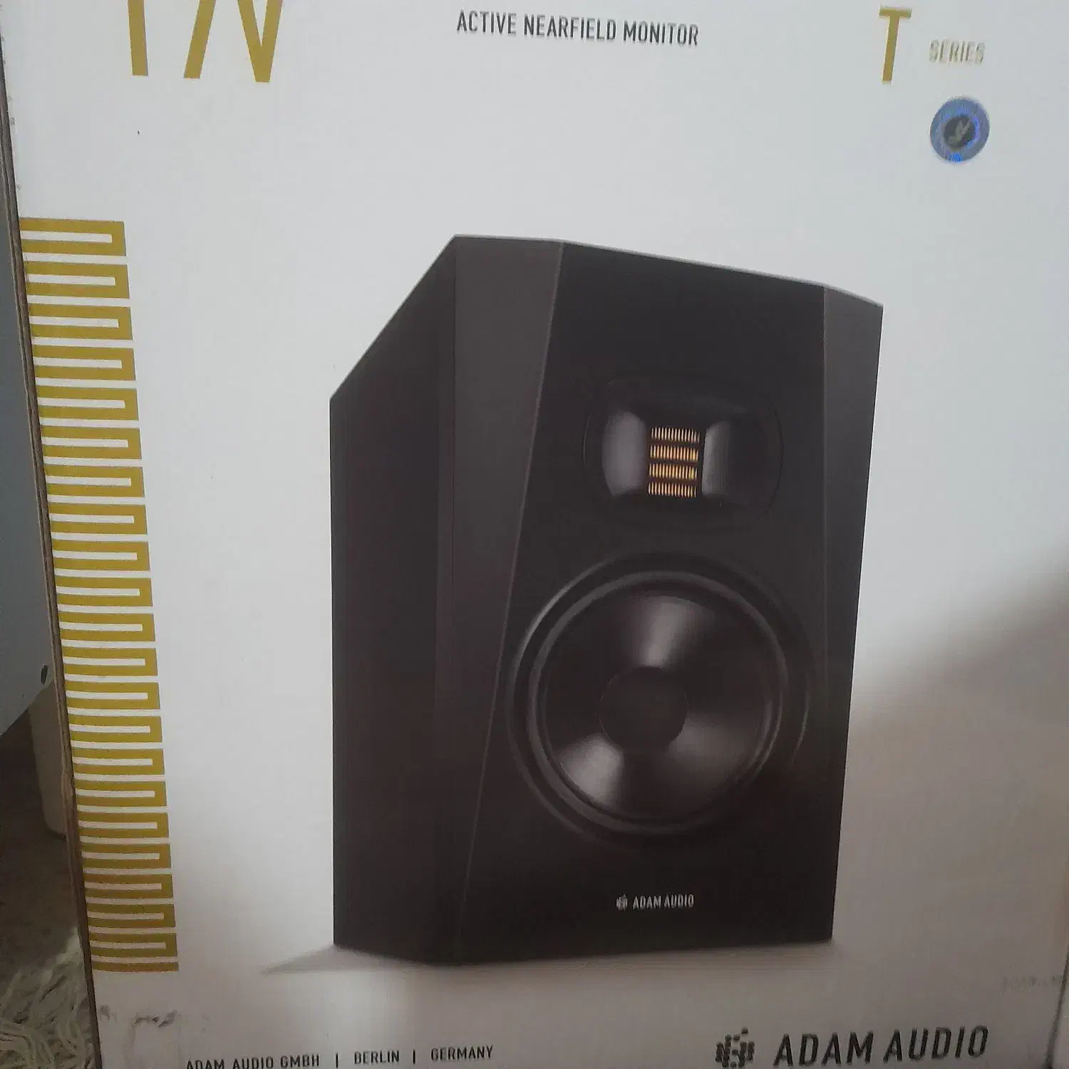 وسایل استدیو|آلات موسیقی|سده (فارس), |دیوار