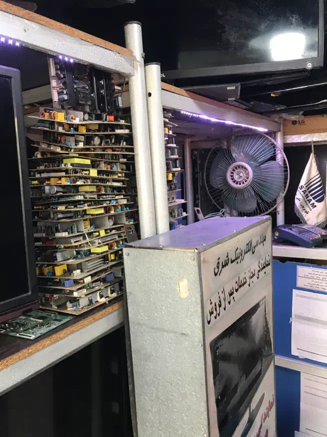 ویترین بسیار مستحکم و تمیز|فروشگاه و مغازه|مشهد, رضاشهر|دیوار
