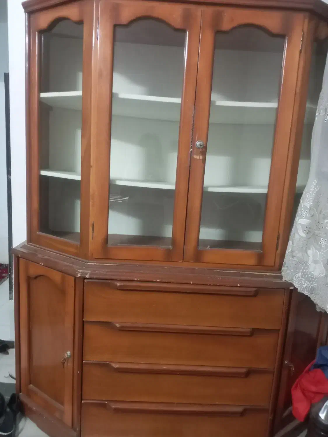 دلاور کمد|جاکفشی، کمد، دراور|عطاملک, |دیوار