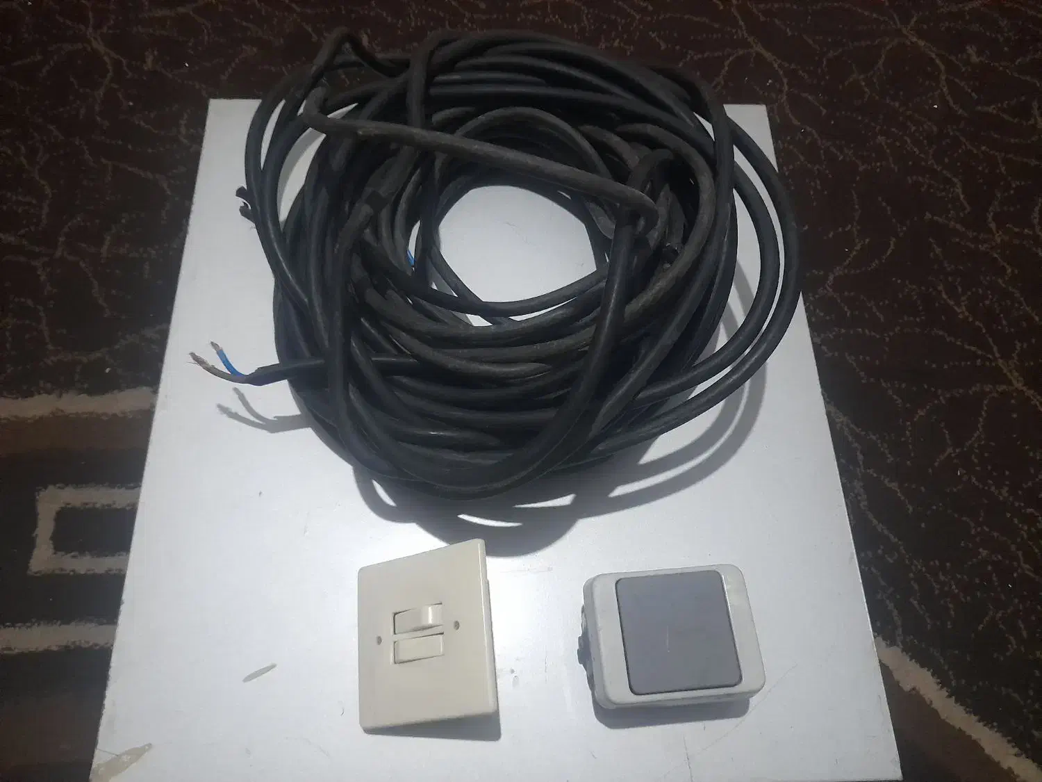 ۱۸متر کابل برق مسی ۲.۵ ×۲ بهمراه ۱۰تا پریز وکلید|سایر لوازم برقی|شیراز, حومه شیراز|دیوار