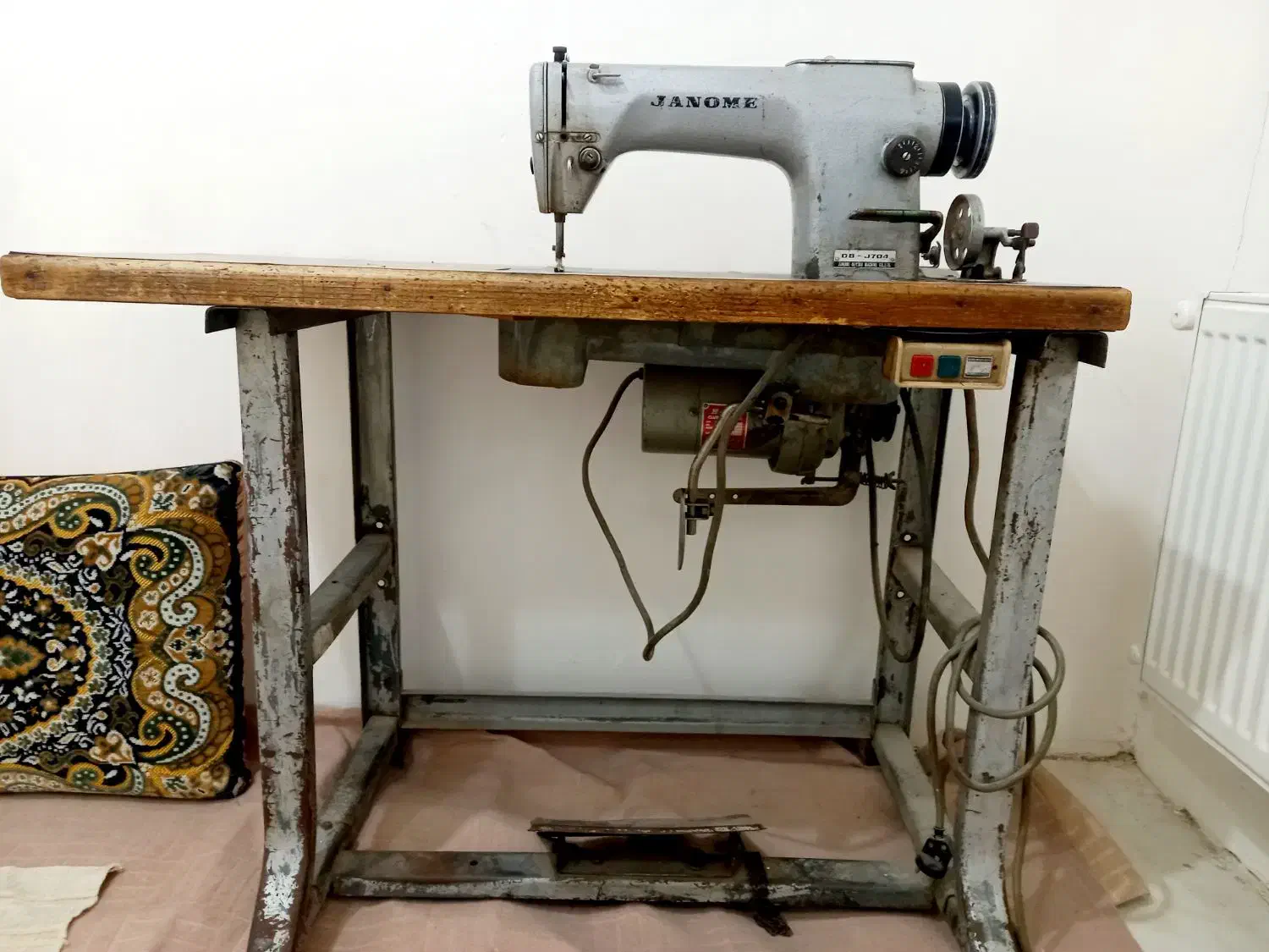 چرخ خیاطی ژانومه اصل ژاپن سالم خواب بوده|چرخ خیاطی و ریسندگی|مشهد, انقلاب|دیوار