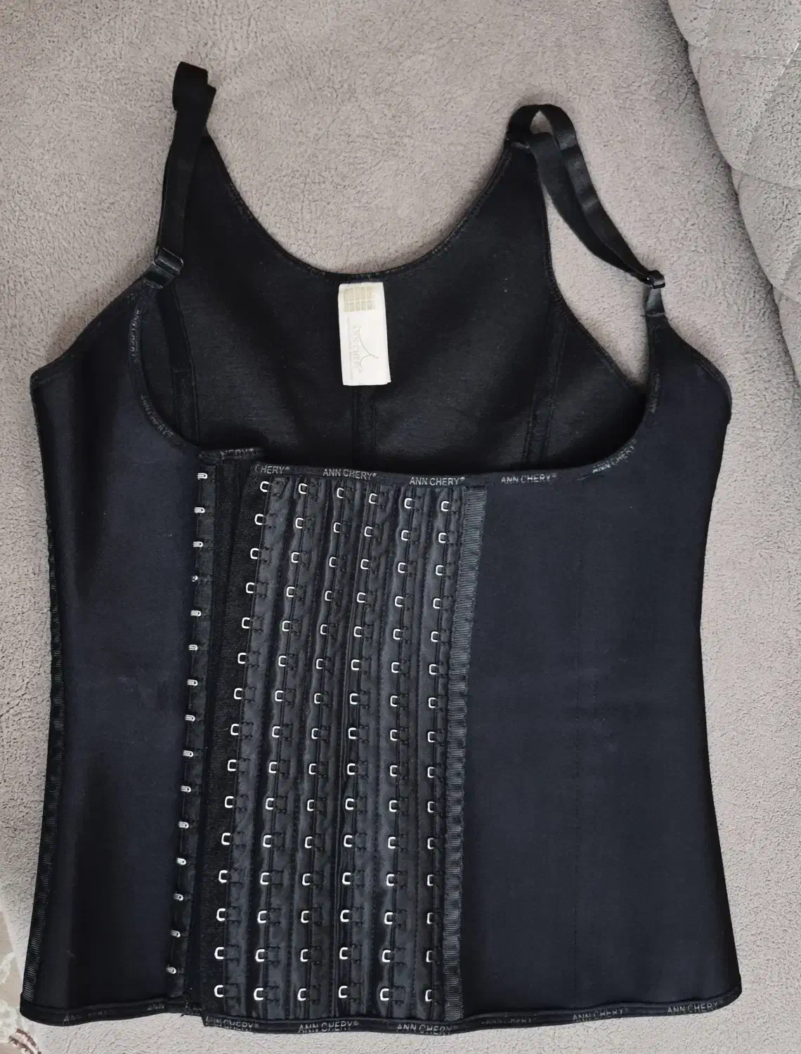 گن ساعت شنی|لباس|شهریار, شهریار|دیوار