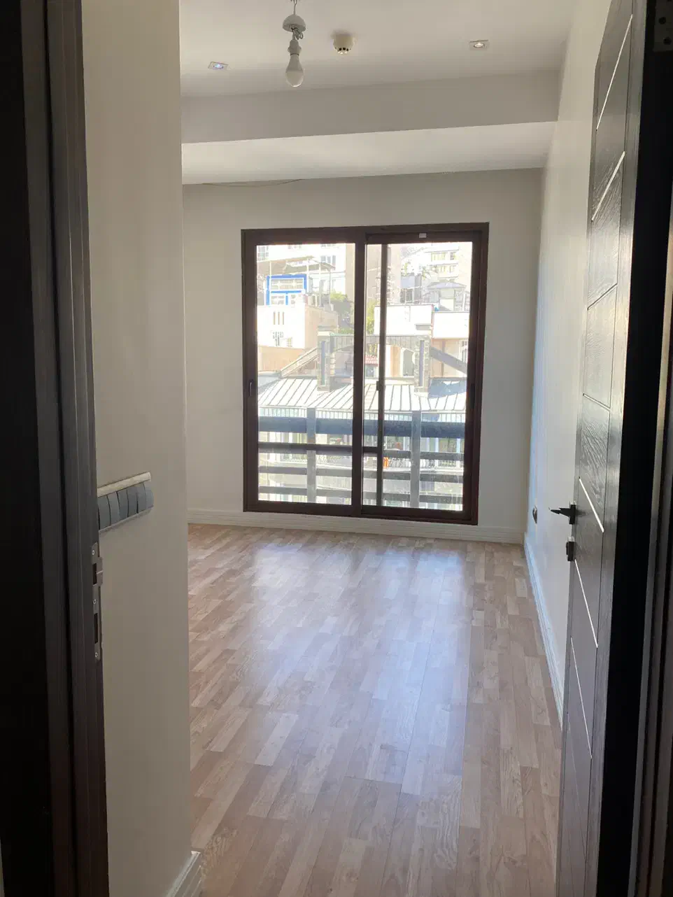 ۱۶۰ متر ، سه خواب ، خیابان سپند