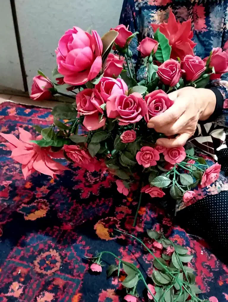 عرصه بهم خیلی سخته  گل های قدیمی خواهش میکنم بخر|کلکسیون اشیاء عتیقه|ری, علایین|دیوار