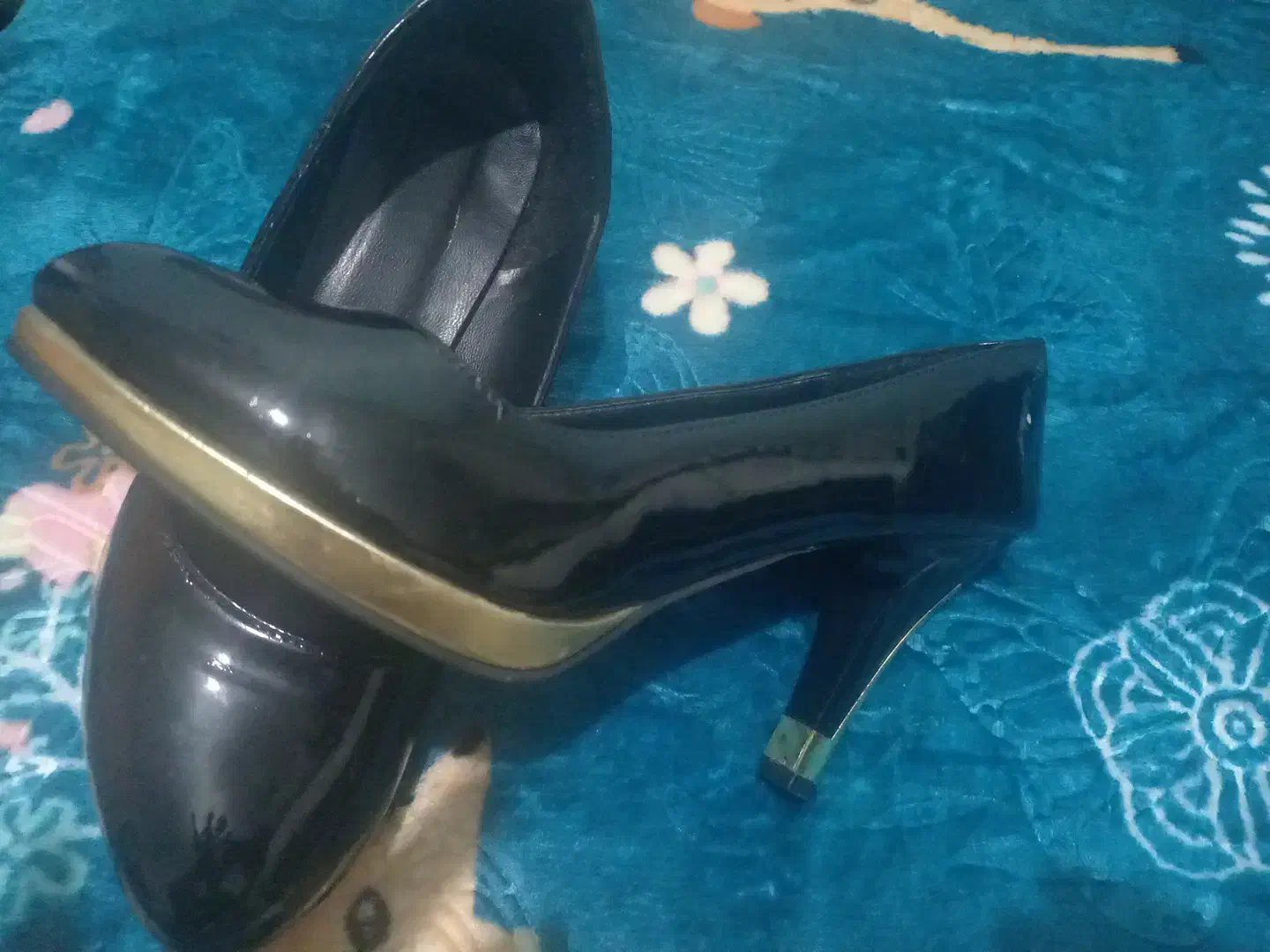 کفش ورنی پاشنه دار سالم بدن خرابی|کیف، کفش، کمربند|شاهینشهر, گرگاب|دیوار