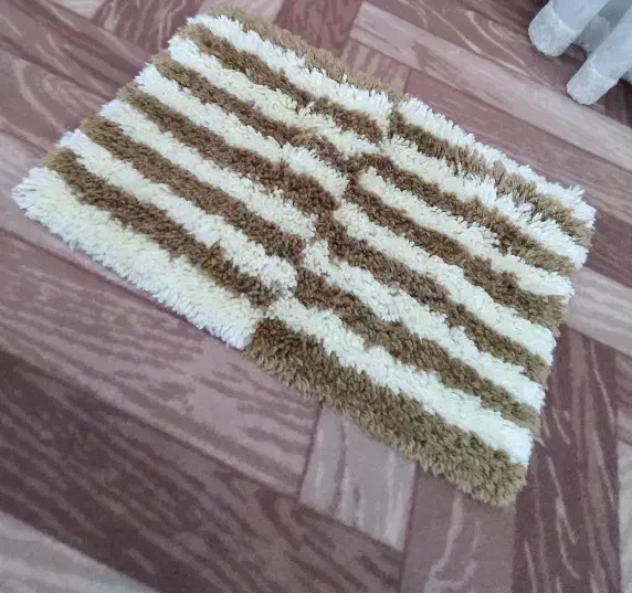 فرشینه دست بافت (۵۱×۳۷)|پادری|قم, شاه سید علی|دیوار