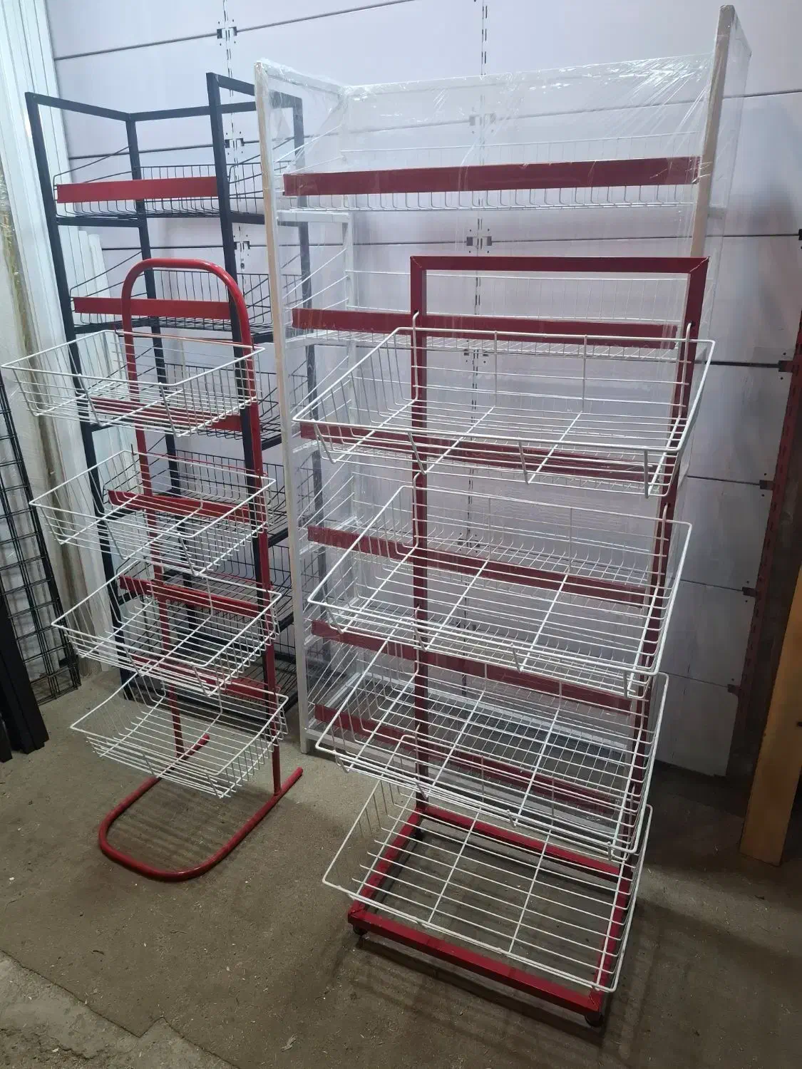 استند چیپس و پفک ، ویترین پیشخوان، پالت پیچ و مهره|فروشگاه و مغازه|رشت, نظری|دیوار