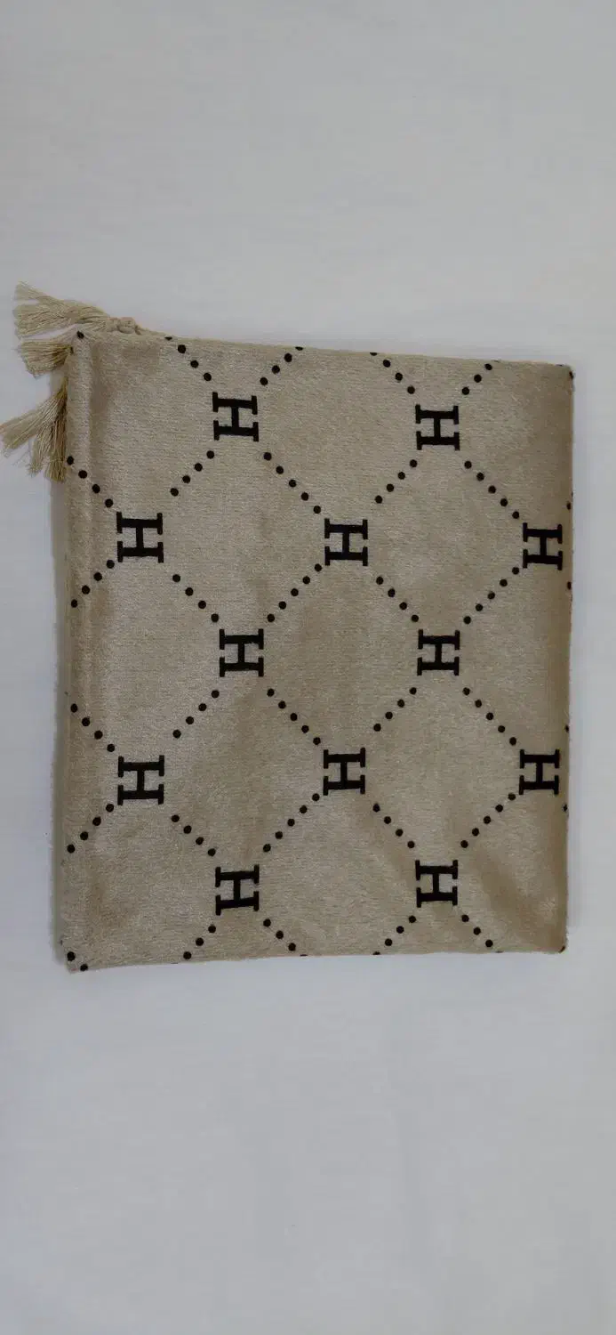 شال مخمل|لباس|رشت, رودبارتان|دیوار