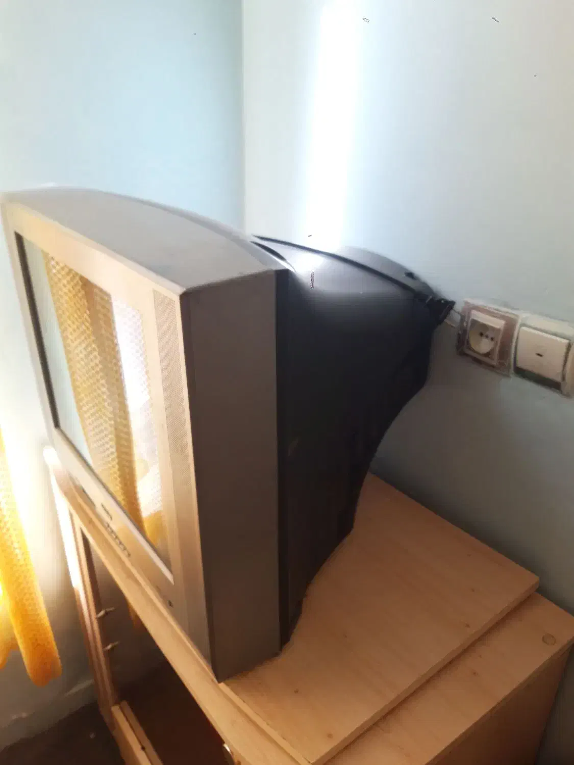 تلویزیون پارس + میز|تلویزیون و پروژکتور|زنجان, |دیوار