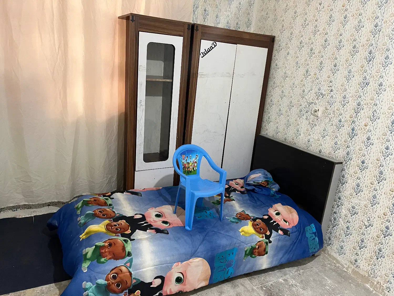 تخت و کمد و ویتیرین|تخت و سرویس خواب|خرم‌آباد, |دیوار