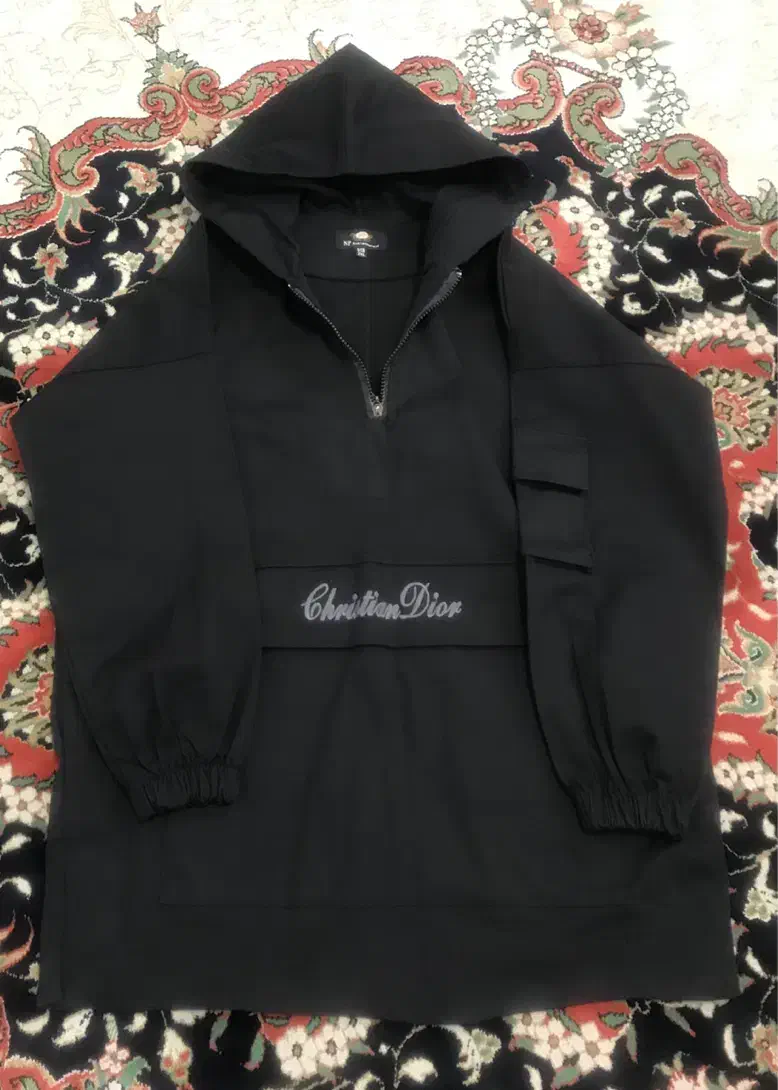 تعدادی لباس|لباس|شیراز, دشت چنار|دیوار