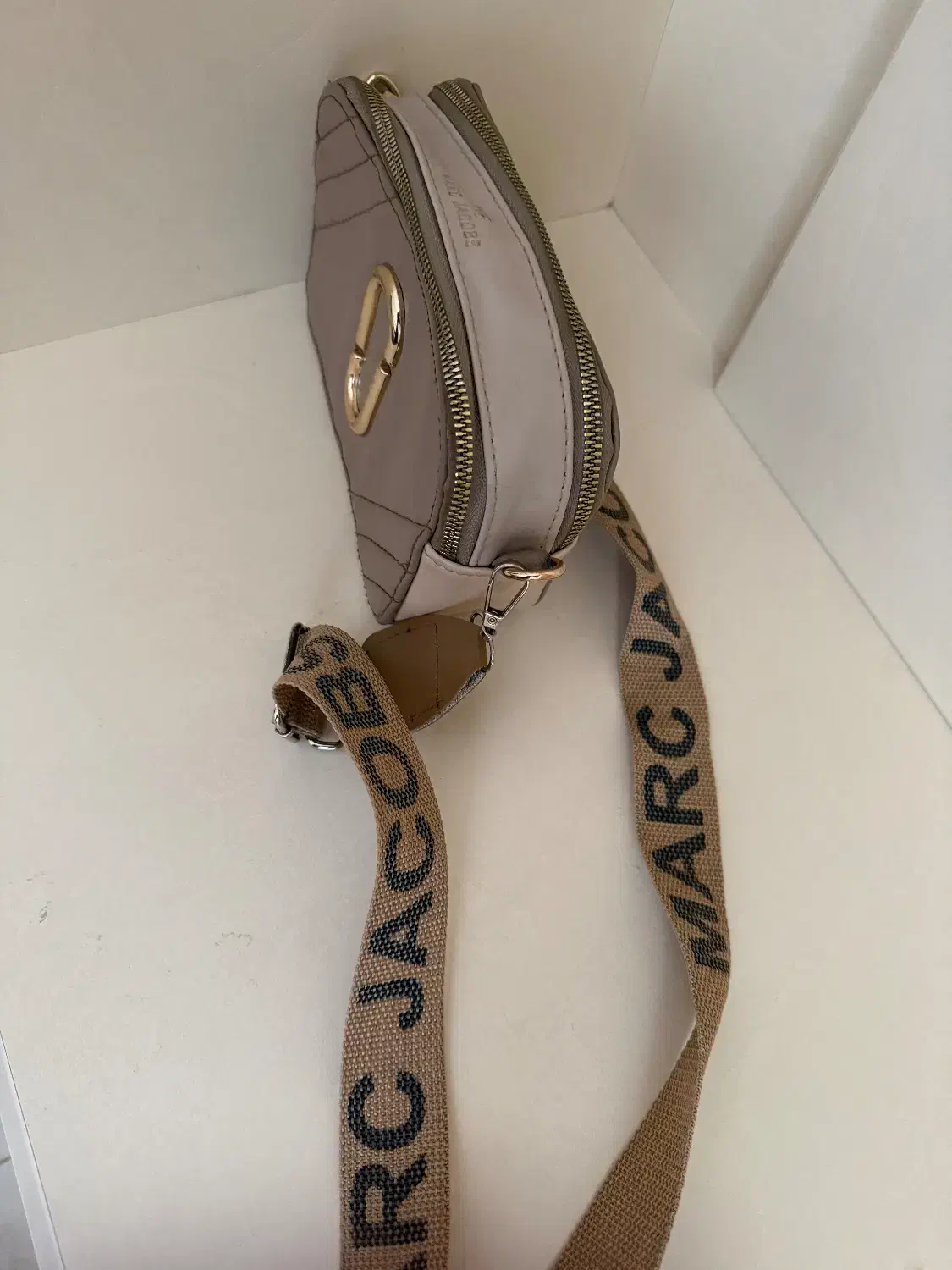 کیف|کیف، کفش، کمربند|شیروان (لرستان), |دیوار