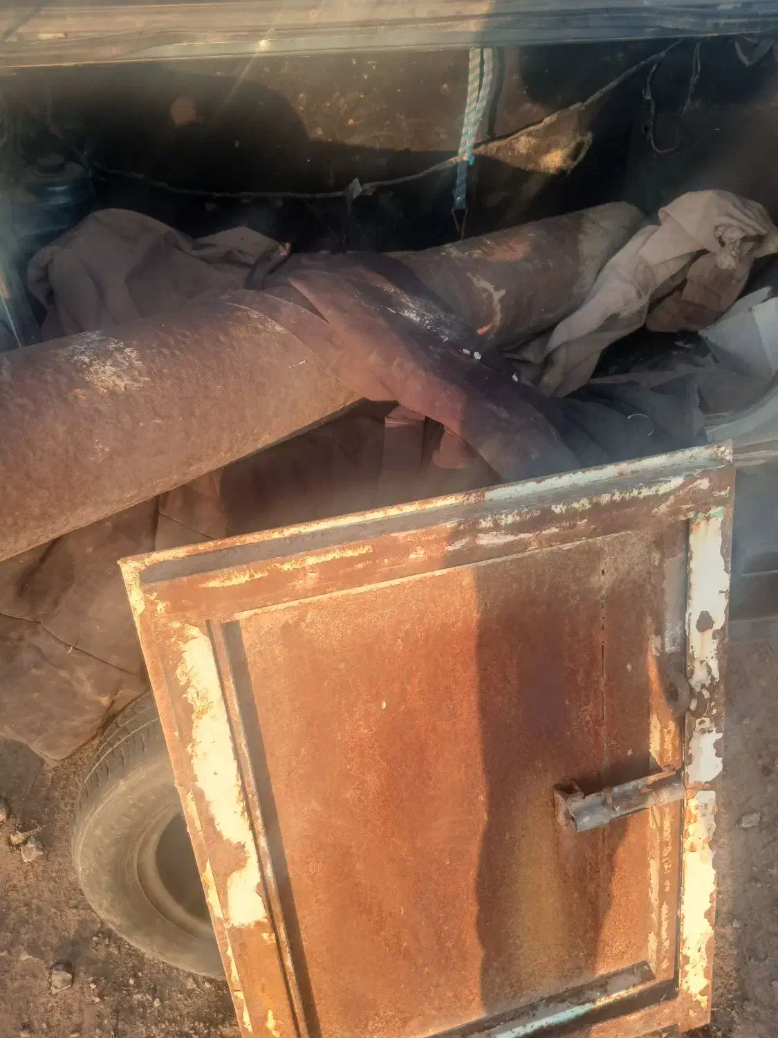 درب آهنی مناسب اغل کفتر یا انباری|مصالح و تجهیزات ساختمان|تربت جام, جامرود|دیوار