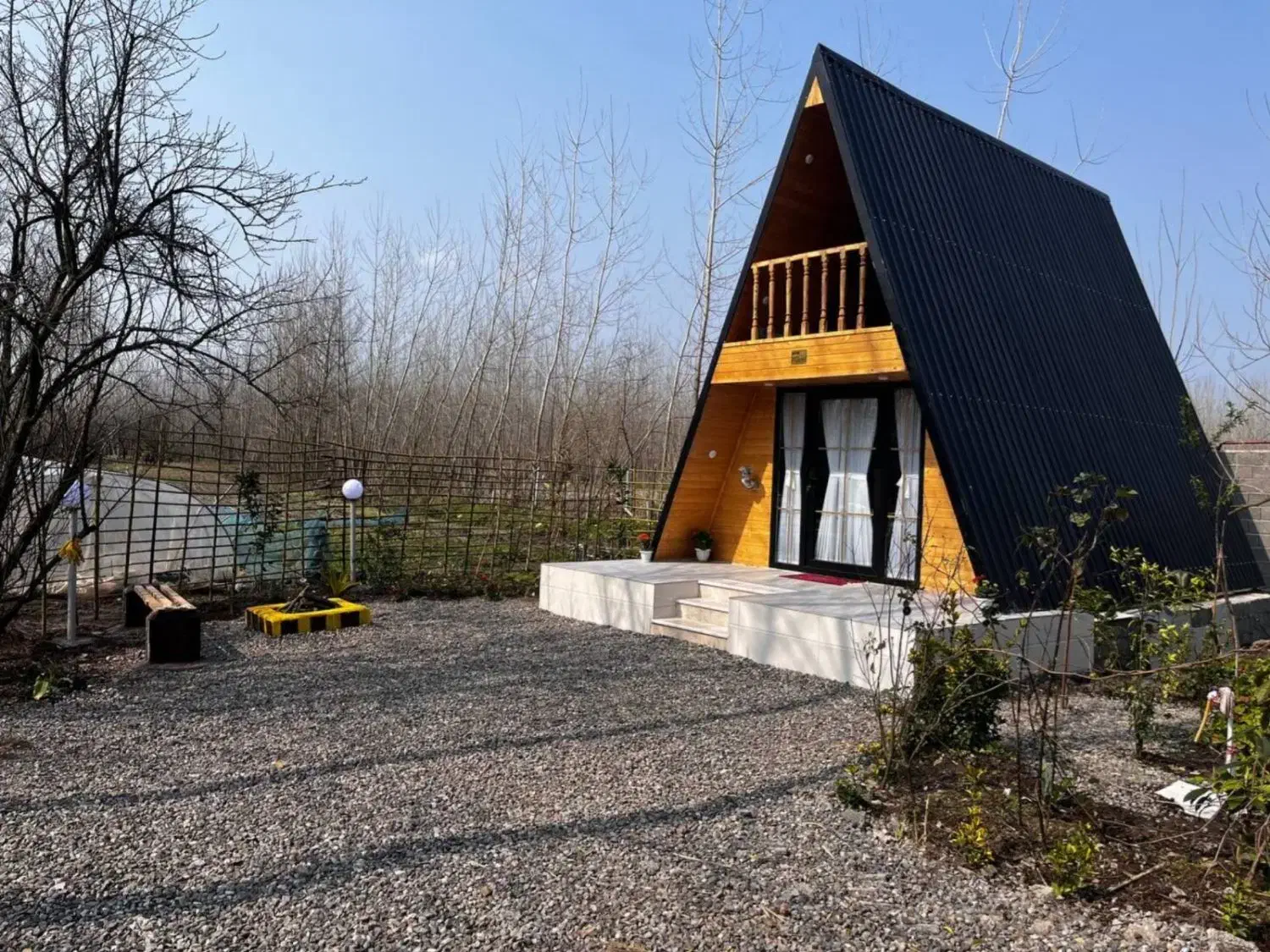 کلبه چوبی سوئیسی و سوئدی ساخت در محل|خدمات پیشه و مهارت|لاهیجان, انقلاب|دیوار