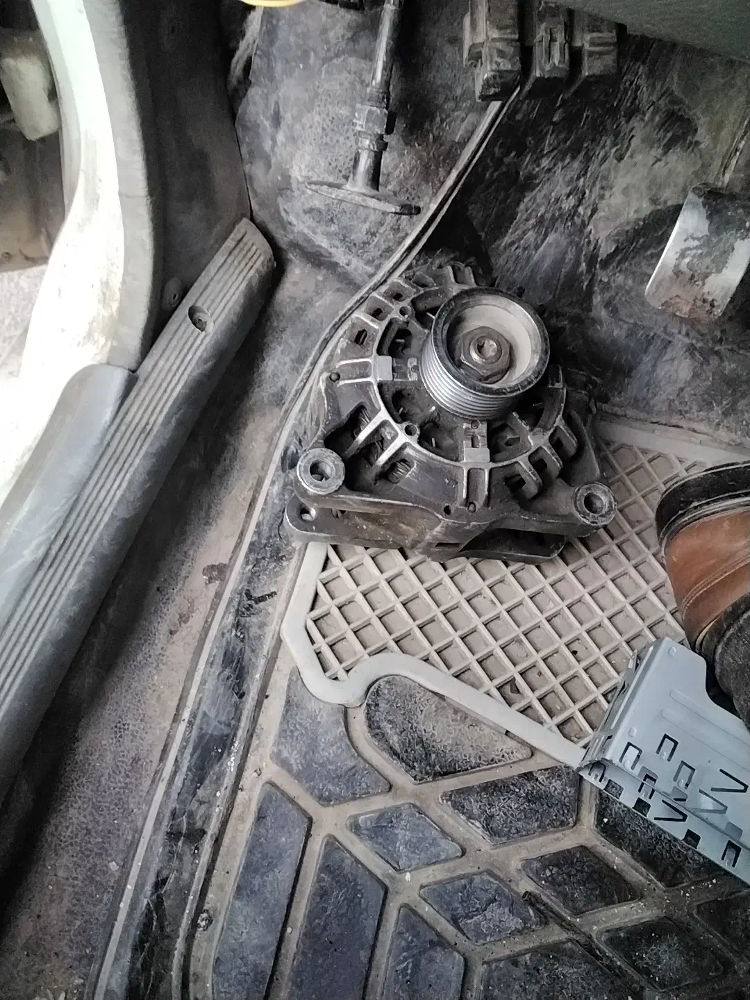 دینام پژو۲۰۶|قطعات یدکی و لوازم جانبی|اصفهان, سرشبادران|دیوار