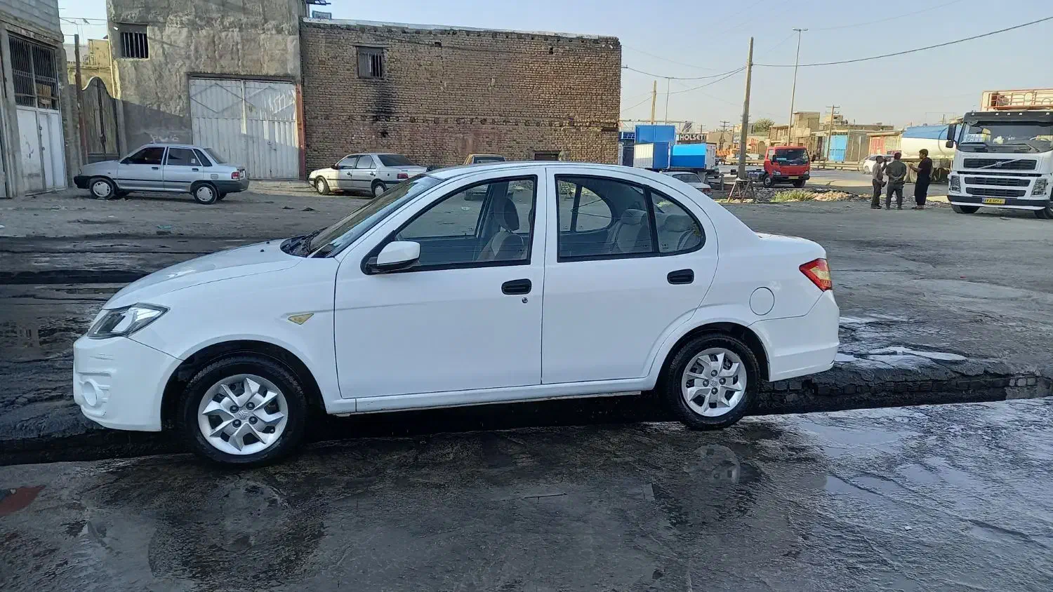 ساینا 98|خودرو سواری و وانت|بروجرد, |دیوار